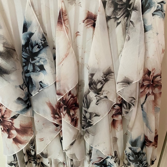 Le Chateau floral midi dress, size M - Picture 4 of 6